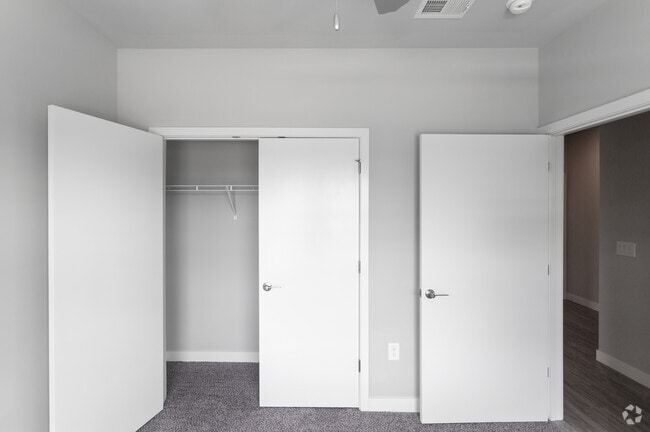 1BR, 1BA - 850 SF