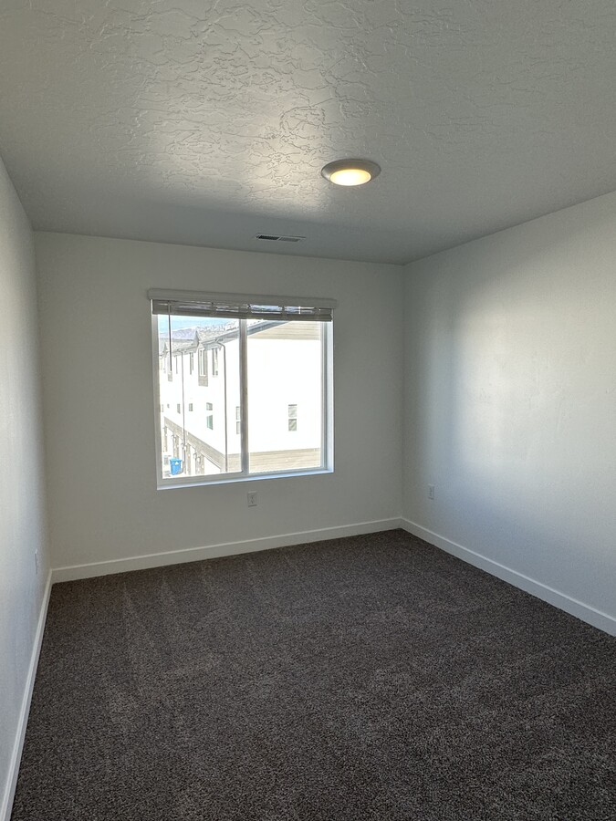 Private Room - 1133 W 320 S Townhome