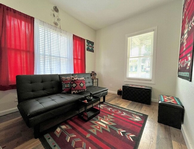 Photo - Stunning 3 bedroom, 2 bath home AVAILABLE NOW!