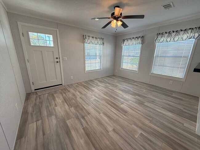 6607 Lakewood Dr