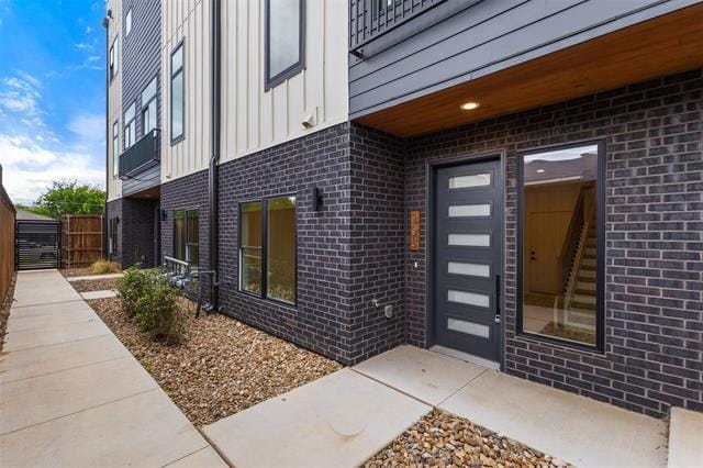 Building Photo - 2203 Hondo Ave