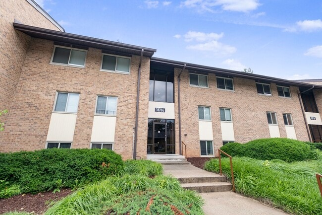 Charming 2 BR/2 BA Condo in Montgomery Vil... - Charming 2 BR/2 BA Condo in Montgomery Vil...