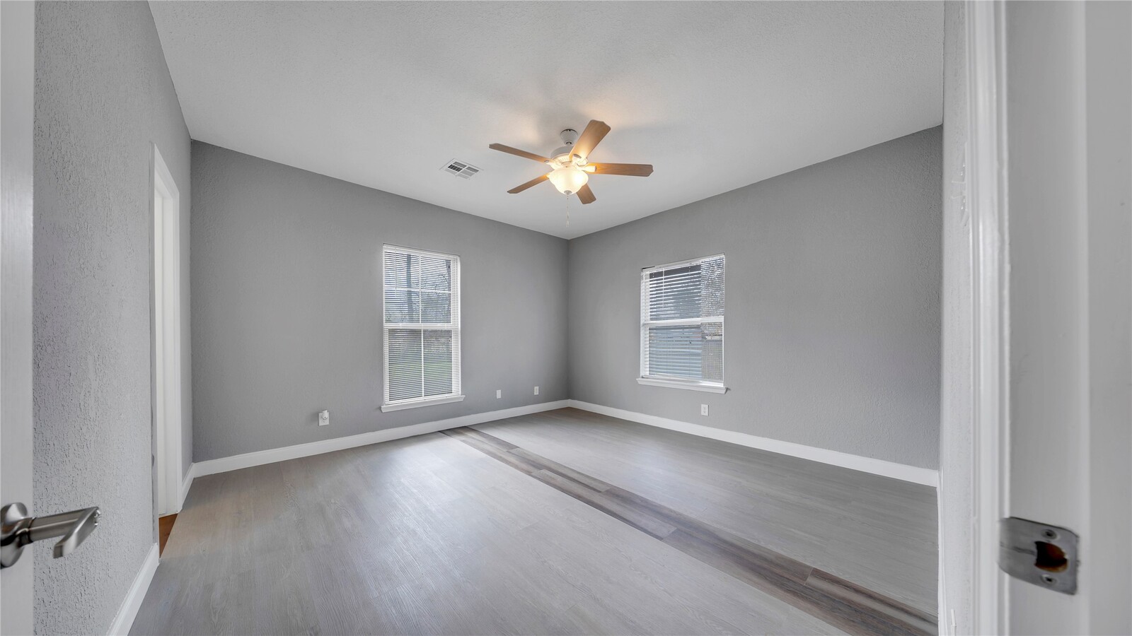 Photo - 8214 Peekskill Ln