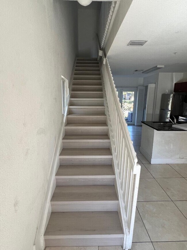 Photo - 875 SW 7th St