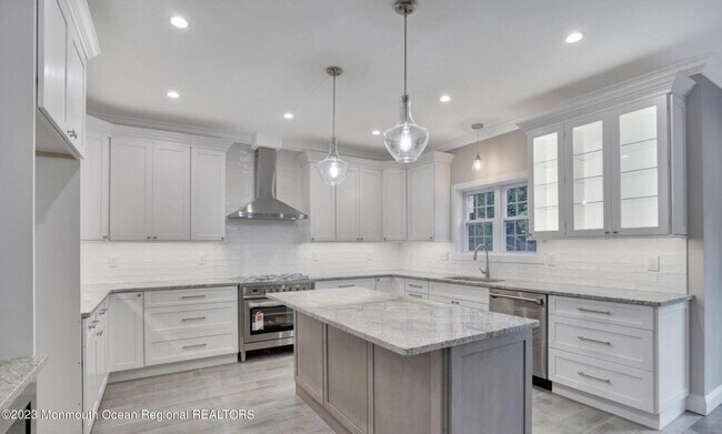 Photo - 349 Eastbourne Ave