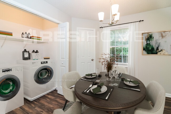 Photo - 140 Country Cottage Cir