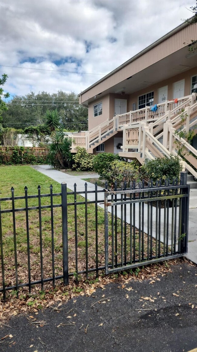 Building Photo - 1728 Pierce St Unit 1