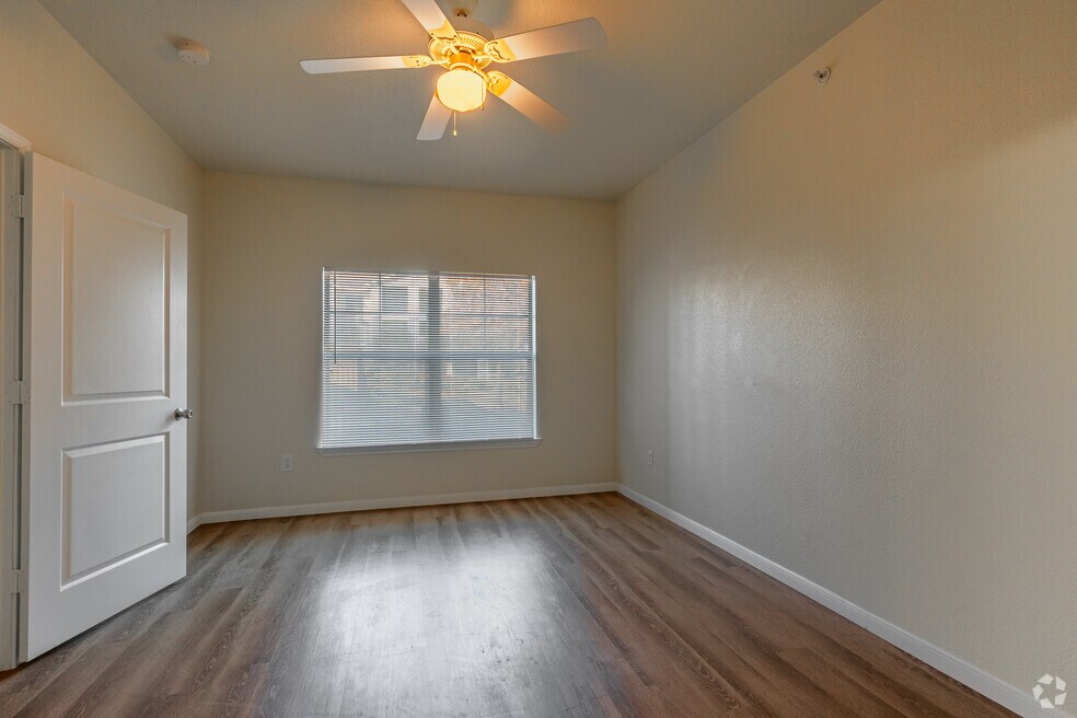 2BR, 2BA - 1,088SF - Primary Bedroom
