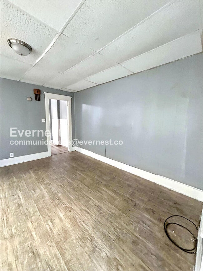 Photo - 2213 E 82nd St