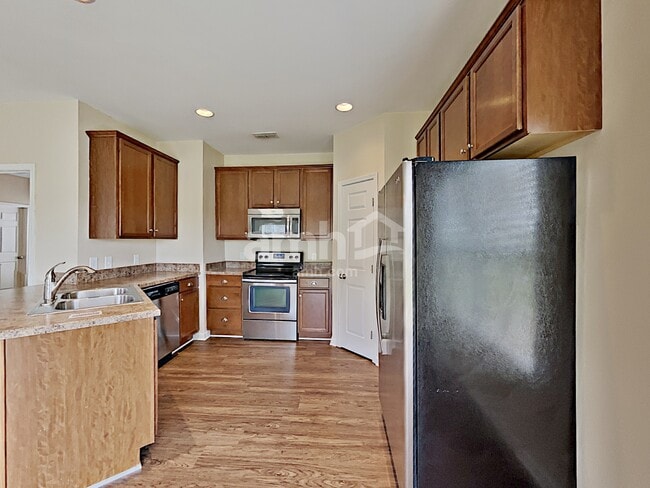 Photo - 375 Dunnwood Loop