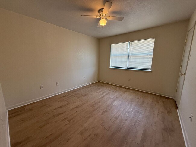 Photo - 1100 Lansberry Ct Unit # B