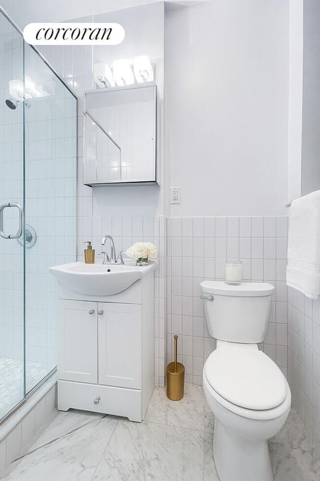 Photo - 421 E 81st St