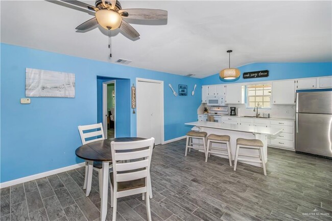 Photo - 18 W Hibiscus St