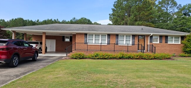 Building Photo - 424 La Grange Rd