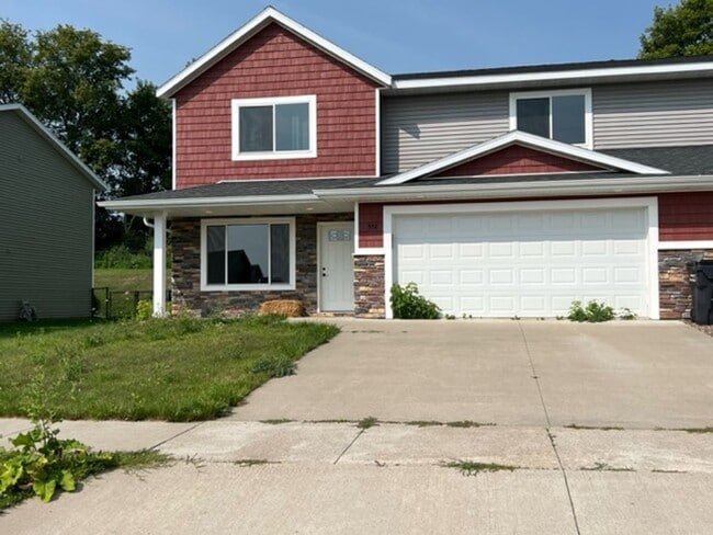 Building Photo - BEAUTIFUL & SPACIOUS 4 BEDROOM/2.5 BATH DU... Rental