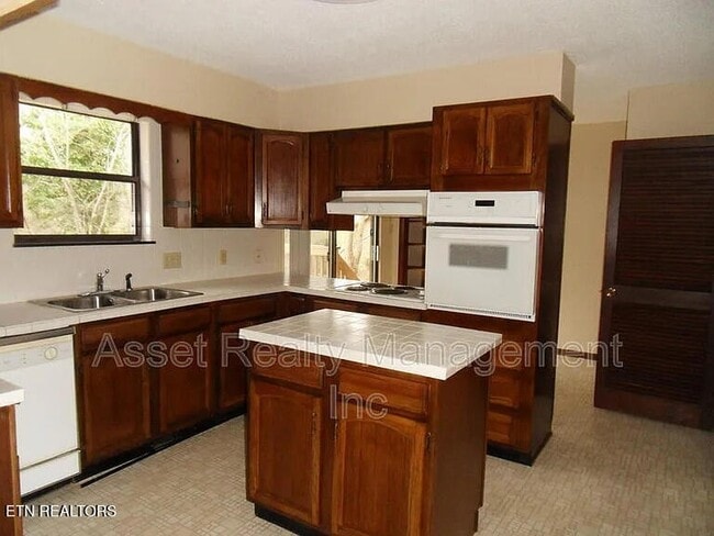 Photo - 126 Wendover Cir