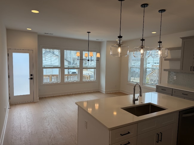 Photo - 5045 Lundy Dr