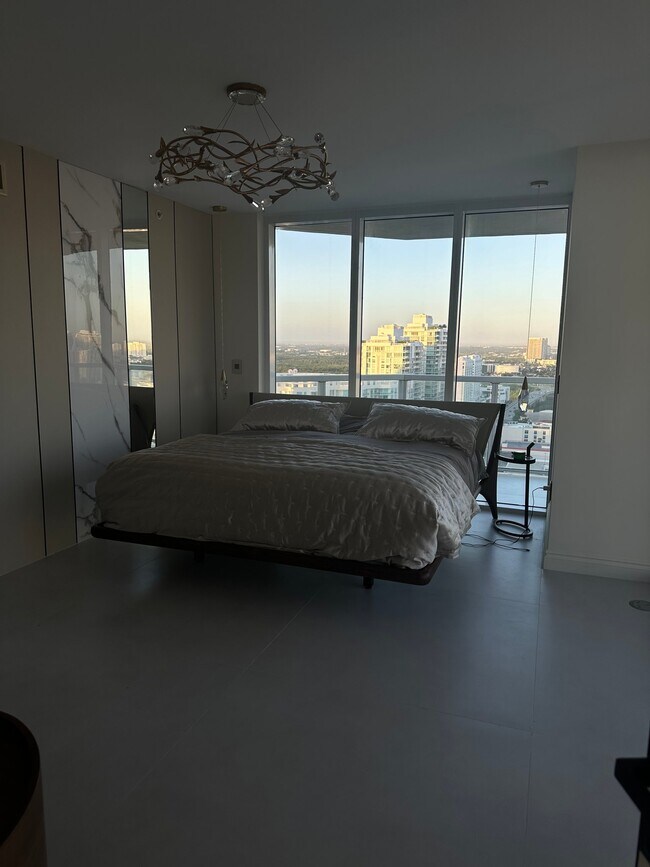 16699 Collins Ave Unit 2907