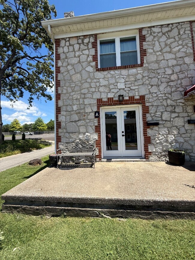 610 Cabell Dr