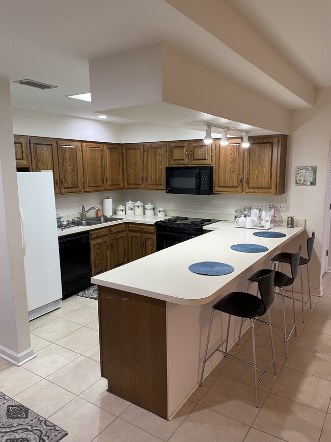 Building Photo - 5 Players Club Dr Unit B104