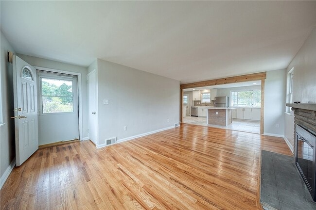 Photo - 719 Cumberland Rd