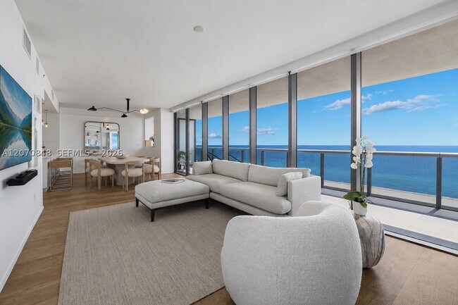 Building Photo - 5875 Collins Ave Unit 1102