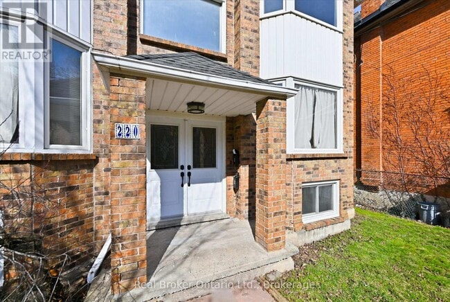 Photo - 220 Caroline St S Unit 1