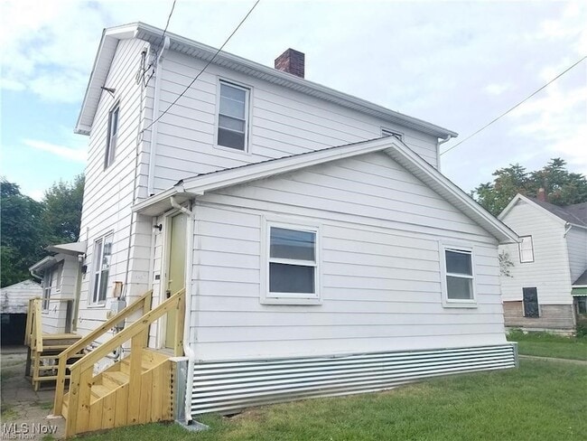 Building Photo - 528 E Indianola Ave Unit down