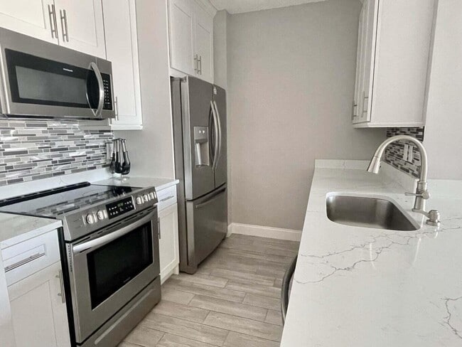 Building Photo - 630 S Sapodilla Ave Unit 431 Rental