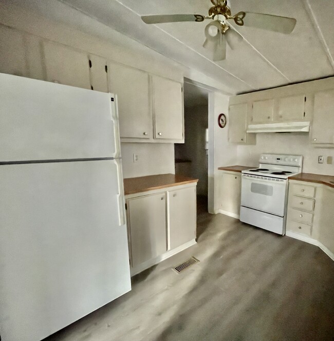 Building Photo - 7111 142nd Ave N Rental