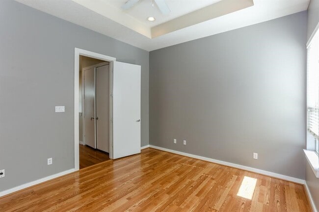 Photo - 4030 Center St