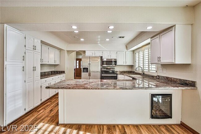 Photo - 6315 N Park St