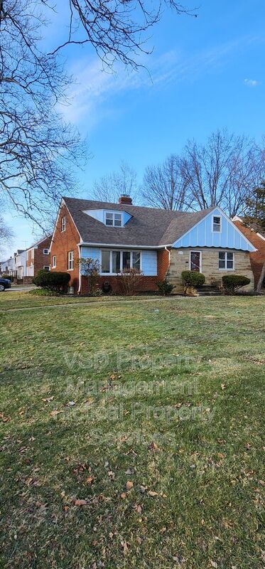 Photo - 21329 Lakeshore Blvd