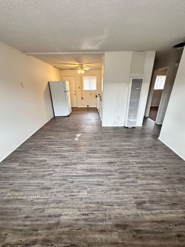 Building Photo - 3211 Morris St NE Unit 2