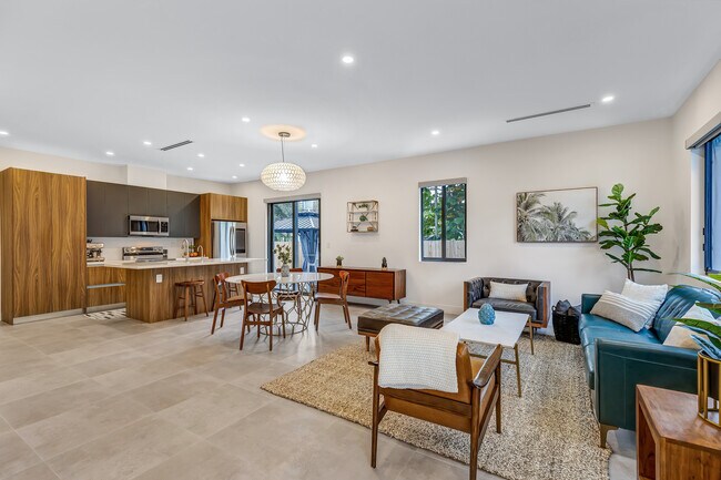 Photo - 704 SW 7th St