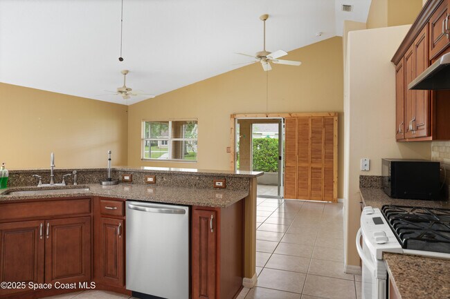 Photo - 645 Brockton Way