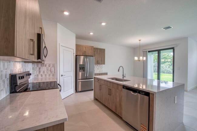 Photo - 2071 NE Cedar St