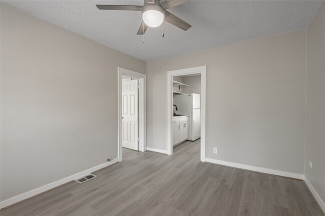 Photo - 811 B Sam Houston Ave