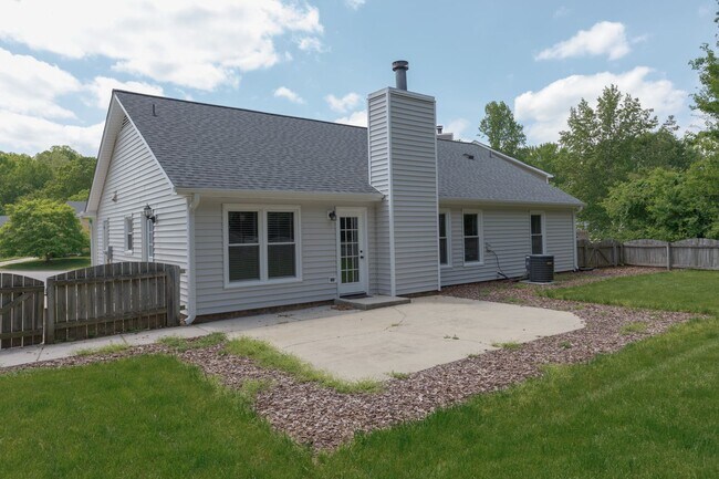 Photo - APPLICATIONS PENDING! Maintenance-free 3 b...