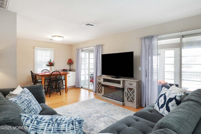 Photo - 41 Longpoint Dr