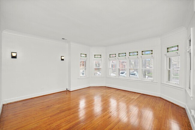 Photo - 2737 W Lunt Ave Apartments Unit 1W