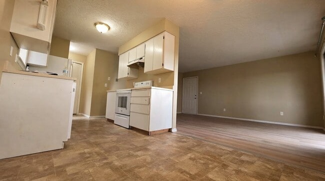 1090 E Cedar St Unit 4