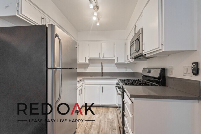 Photo - Stunning One Bedroom with Air Conditioning... Unidad 203