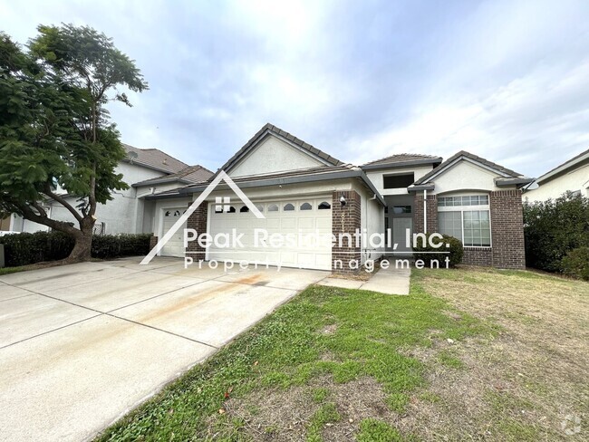 Building Photo - Updated 4bd/2ba Vintage Park Home with 3 C...