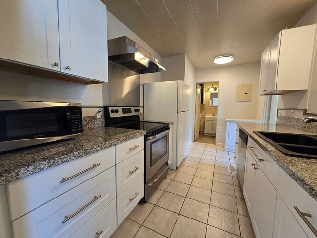 Photo - 326 W 11th St