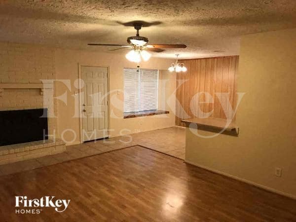 Photo - 2418 Aprilmont Dr