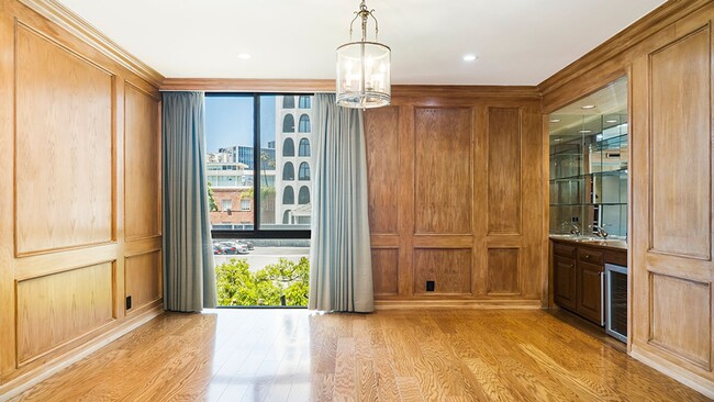 Photo - Elegant living in the heart of Beverly Hills