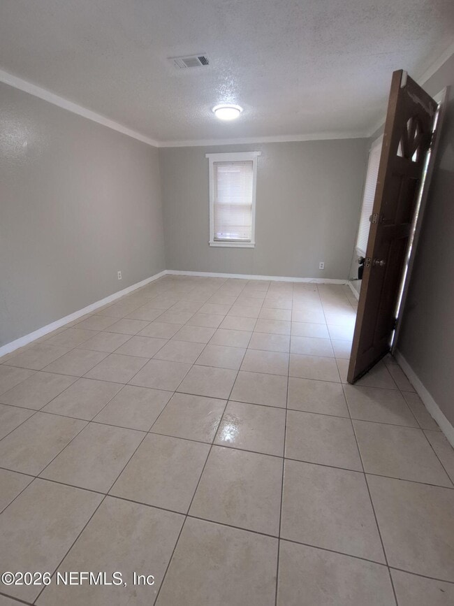 Photo - 1037 Detroit St