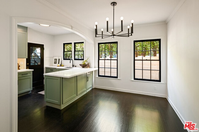 Photo - 1954 Hillcrest Rd Unidad 8