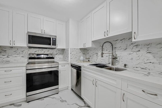 Building Photo - 5600 N Flagler Dr